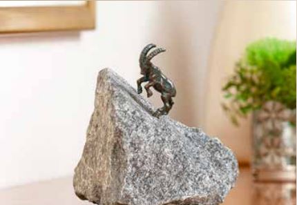 Bronzefigur Steinbock mini auf Granitstein